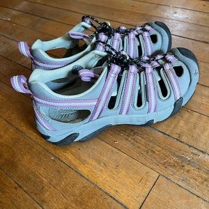 **LIKE NEW** Keen gray & purple waterproof sandals